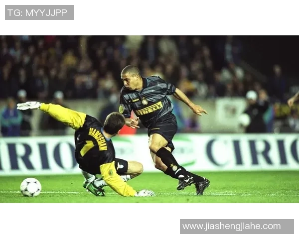 7号足球服的传奇足球明星们与他们的辉煌瞬间回顾 7号足球服的传奇足球明星们与他们的辉煌瞬间回顾